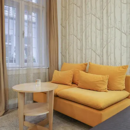 Deluxe With 4bedrm 2 Bathrm * Budapest