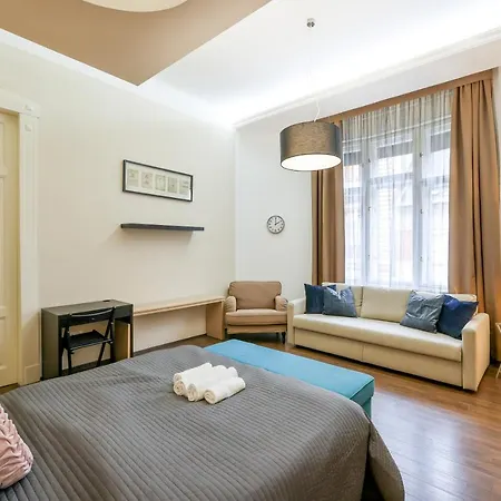 Apartment Deluxe With 4bedrm 2 Bathrm