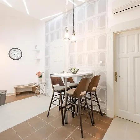 Deluxe With 4bedrm 2 Bathrm Apartment Budapest