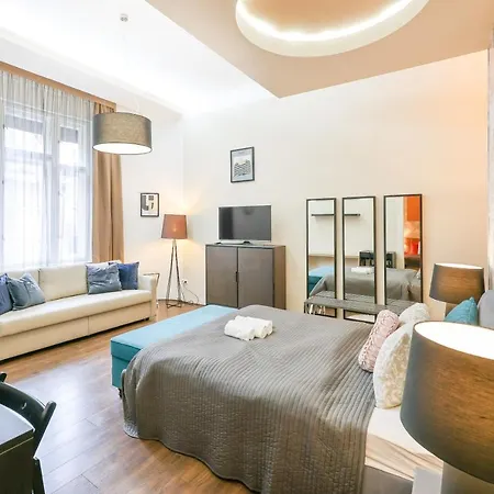 Deluxe With 4bedrm 2 Bathrm * Budapest