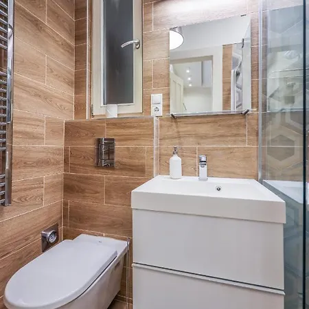 Apartment Deluxe With 4bedrm 2 Bathrm Budapest