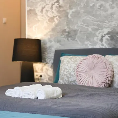 Apartment Deluxe With 4bedrm 2 Bathrm Budapest
