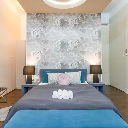 Apartment Deluxe With 4bedrm 2 Bathrm