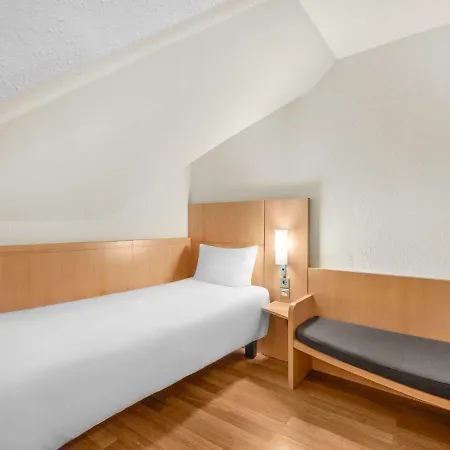 Отель Ibis Heroes Square 3*
