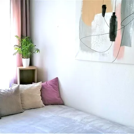 A Jump From Downtown Apartament *