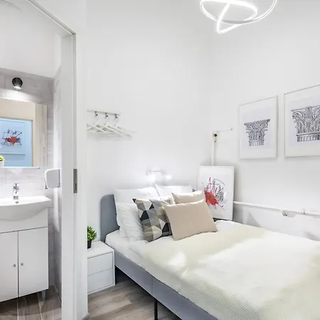 Apartment Very - Small For Solo Traveller