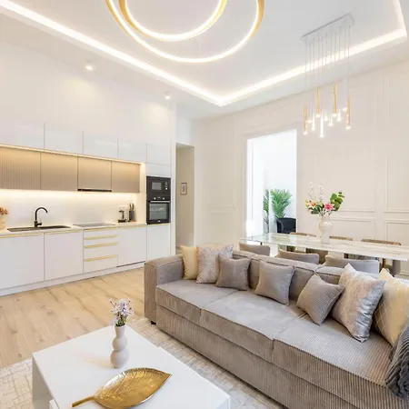 Exclusive & Prestigious W/ Balcony Appartamento *