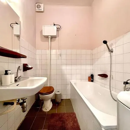 Stray Birds Fashion With 2ppl/wifi/ac Apartamento *