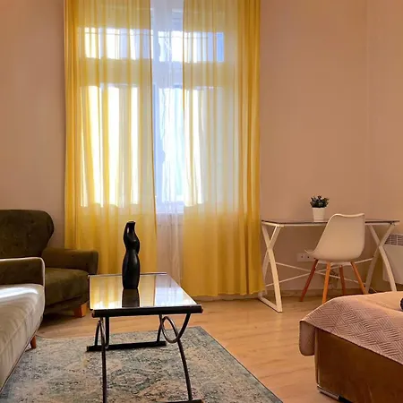 B112 By Small Apartment