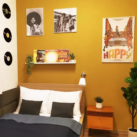 Apartment Retro Designstudio In Downtown