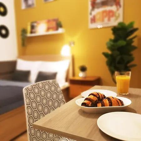 Apartment Retro Designstudio In Downtown *
