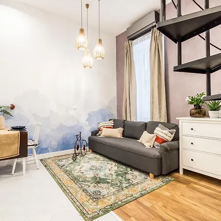 Vibrant Arty In Apartment Budapest