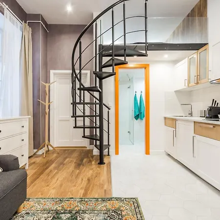Apartment Vibrant Arty In
