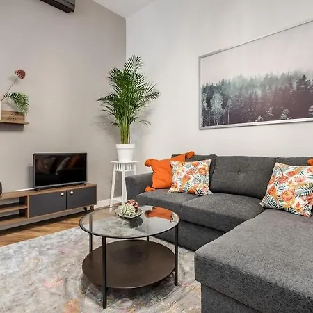Vibrant Arty In Apartment