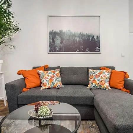 Vibrant Arty In Apartment Budapest