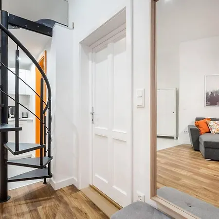 Apartment Vibrant Arty In Budapest