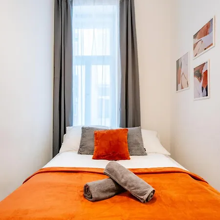 Wave - 3 Bedroom In Center بودابست