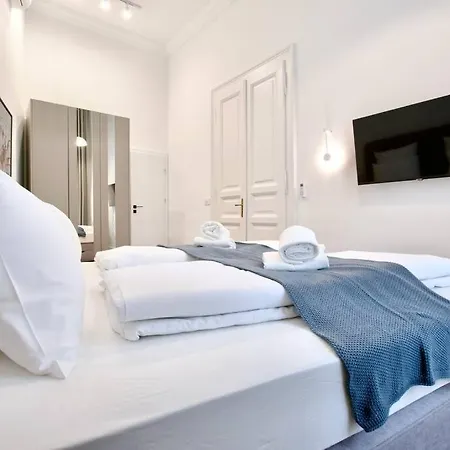 Premium By Hi5- Roekk Szilard 3 Bedroom *