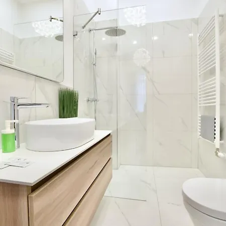 Premium By Hi5- Roekk Szilard 3 Bedroom Apartment