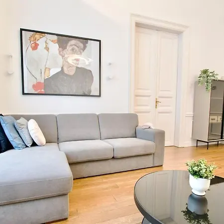 Premium By Hi5- Roekk Szilard 3 Bedroom *