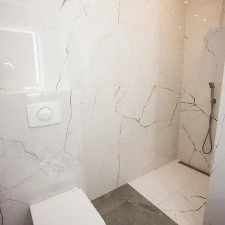 Triplex, Rooftop With Parlament View & Jacuzzi * Boedapest