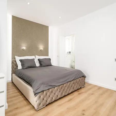 Appartement Triplex, Rooftop With Parlament View & Jacuzzi *