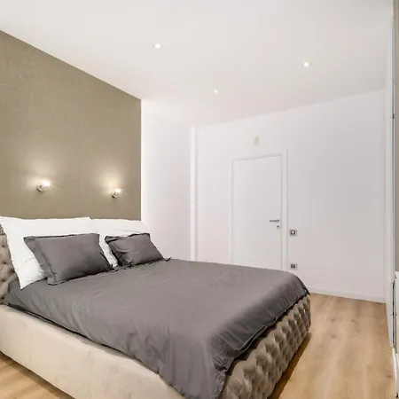 Appartement Triplex, Rooftop With Parlament View & Jacuzzi