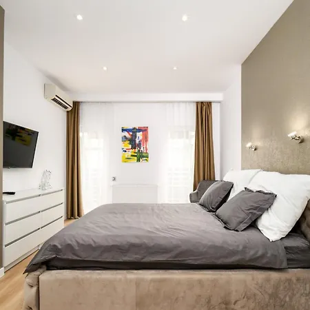 Triplex, Rooftop With Parlament View & Jacuzzi Boedapest
