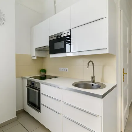 Oasis 2 Bd Apartment Budapest
