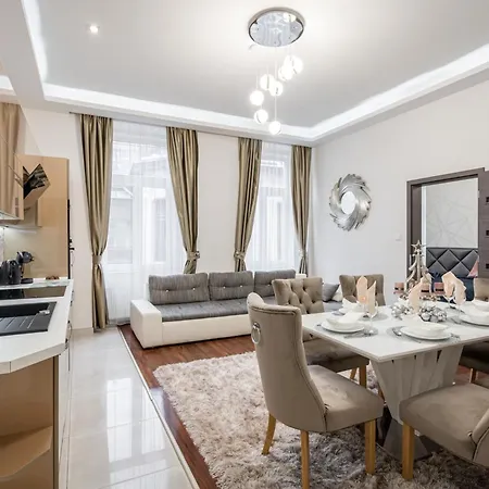 Centrum Opera Luxury With Free Garage Apartment