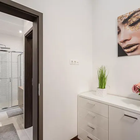 Apartment Centrum Opera Luxury With Free Garage