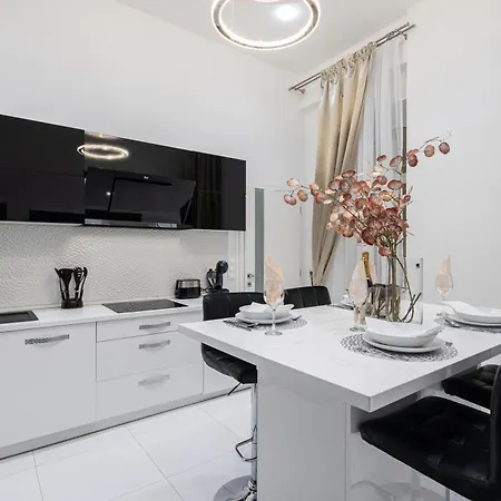 Opera Balkony Luxury With Free Parking Apartment *