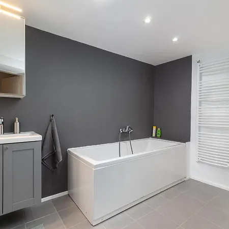 Industrial Westend Apartment *