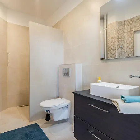 Luxury Basilika Breathless View-need Reservation For Free Parking Apartment