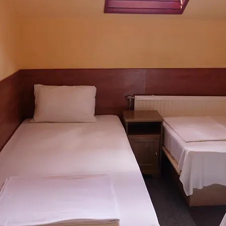 Attila Hotel 2*