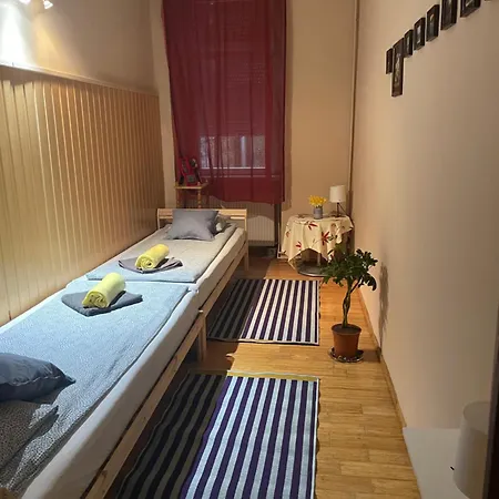 Διαμέρισμα Clark Apartman ** *