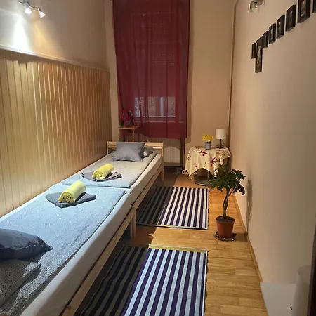 Clark Apartman ** *