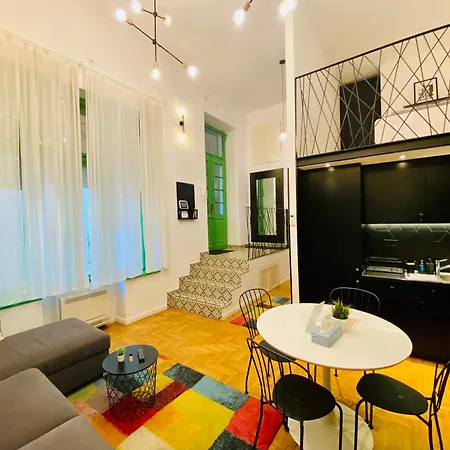 Cozy Downtown 2br Ground Fl - Piano Apartment *