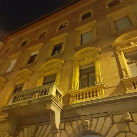 Shadowlily Budapest