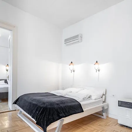 Luxurious At Center Apartman *