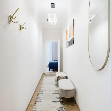 Sleek Downtown Living * Budapesta