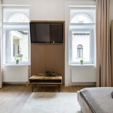Sleek Downtown Living Budapesta