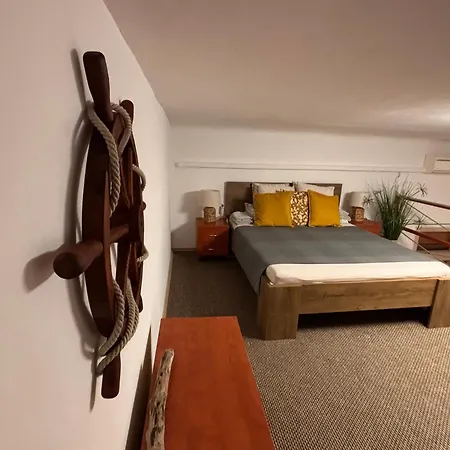Goldcentral Danube Apartment
