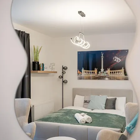 Heroes Square Apartment *