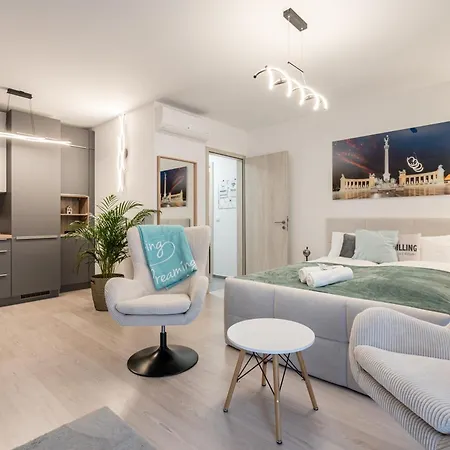 Apartment Heroes Square