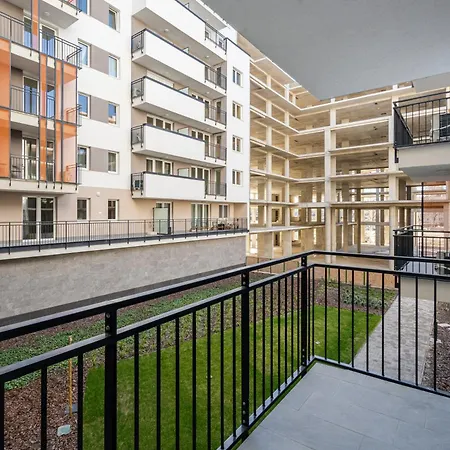 Heroes Square Apartment *
