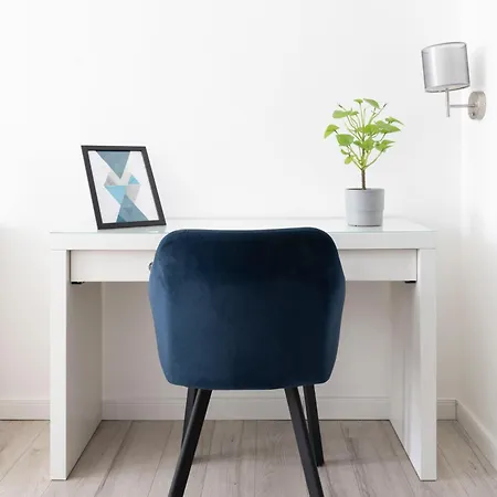 Deluxe Grand W/ 5 Bedrms Apartament *