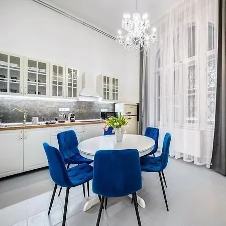 Apartment Andrassy Grandeur With Indoor Parking