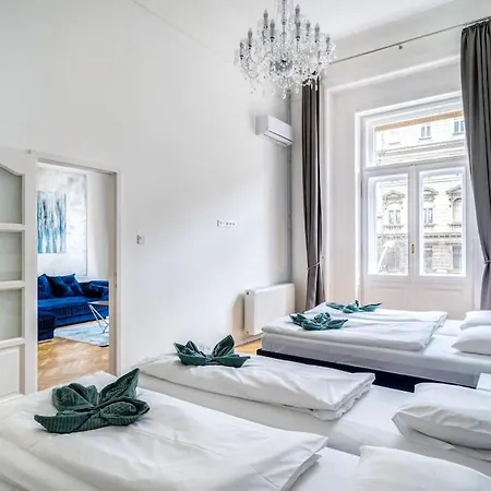Andrassy Grandeur With Indoor Parking * Budapest