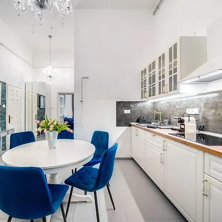 Apartment Andrassy Grandeur With Indoor Parking